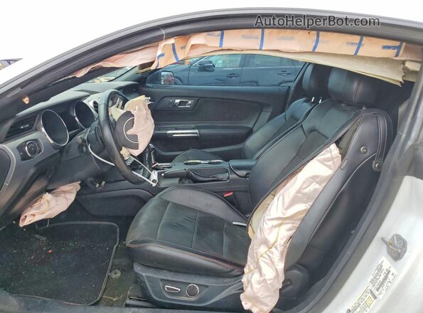 1FA6P8CF3G5298955 2016 FORD MUSTANG Белый Вид салона спереди