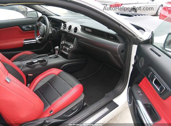 1FA6P8CF6N5104271 2022 FORD MUSTANG Белый Вид салона спереди