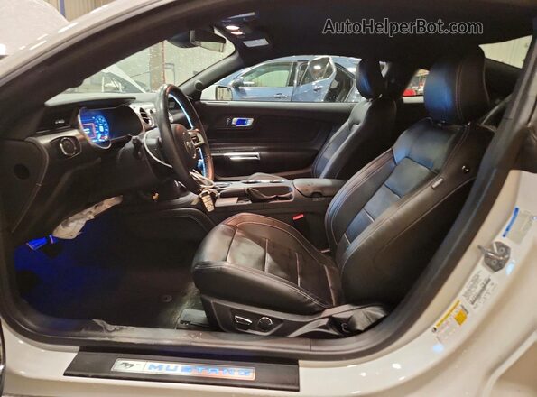 1FA6P8CF7J5113491 2018 FORD MUSTANG White Widok wnętrza z przodu