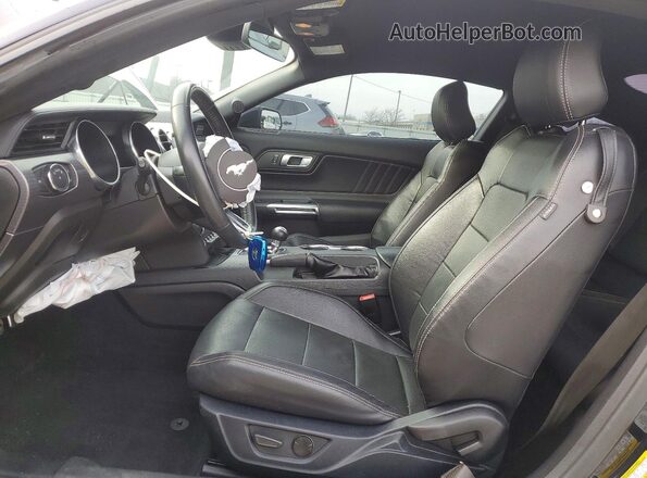 1FA6P8CFXM5130032 2021 FORD MUSTANG Черный Вид салона спереди