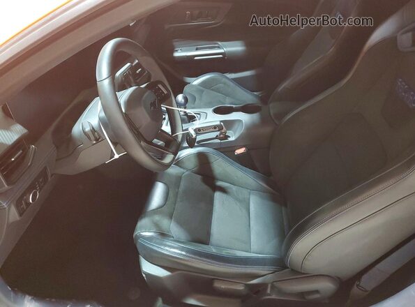 1FA6P8R07R5501092 2024 FORD MUSTANG Orange Widok wnętrza z przodu