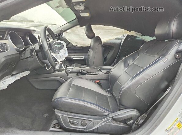 1FA6P8TH3L5134892 2020 FORD MUSTANG White Widok wnętrza z przodu