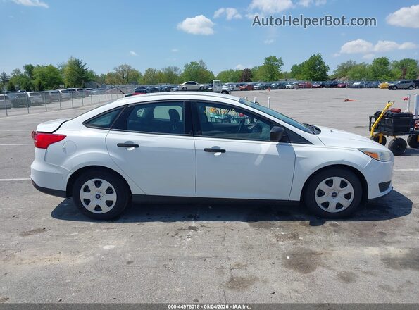 1FADP3E20GL285290 2016 FORD FOCUS Белый Вид задней части салона
