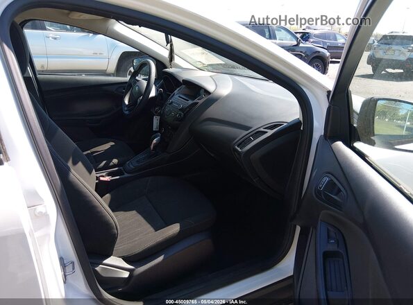 1FADP3E22GL206847 2016 FORD FOCUS Белый Вид салона спереди