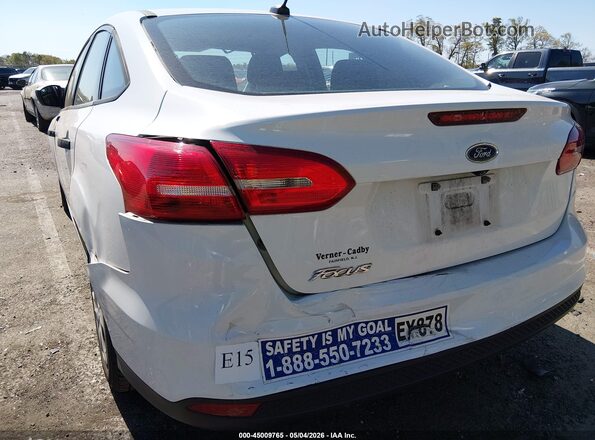 1FADP3E22GL206847 2016 FORD FOCUS Белый Вид задней части салона
