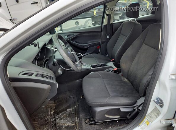 1FADP3E27GL298280 2016 FORD FOCUS Белый Вид салона спереди