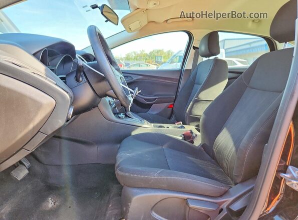 1FADP3E28HL239093 2017 FORD FOCUS Черный Вид салона спереди
