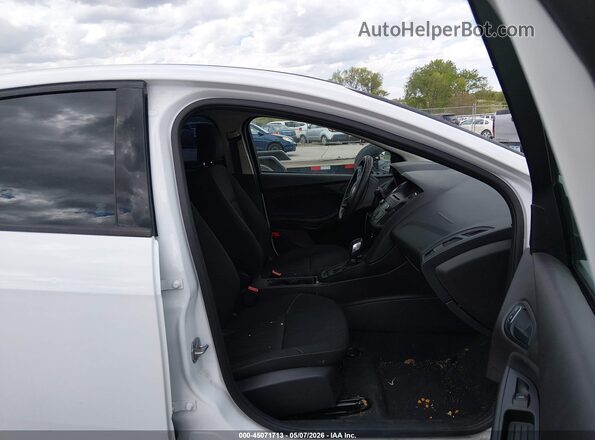 1FADP3E2XGL362179 2016 FORD FOCUS Белый Вид салона спереди