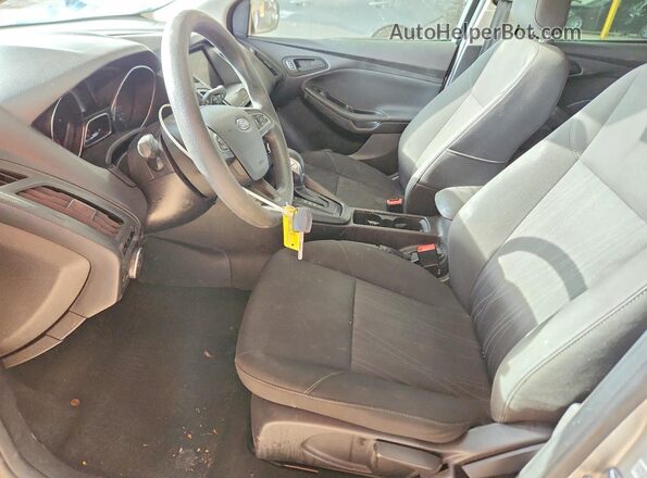 1FADP3E2XJL217537 2018 FORD FOCUS Серебряный Вид салона спереди
