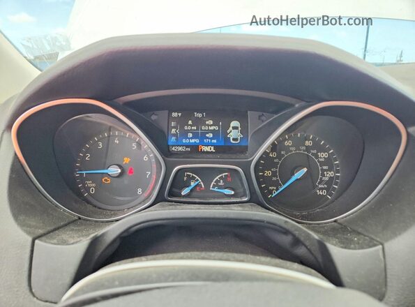 1FADP3F20HL275049 2017 FORD FOCUS Белый Вид щитка приборов