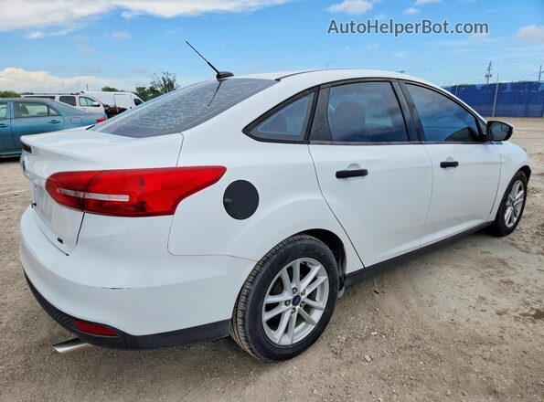 1FADP3F20HL275049 2017 FORD FOCUS Белый Задняя правая четверть