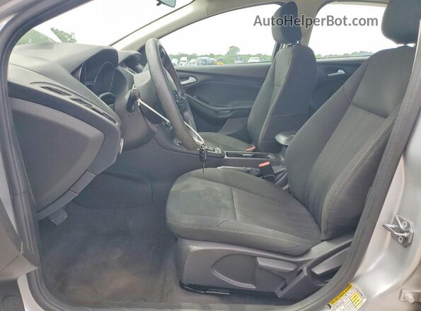 1FADP3F20JL234071 2018 FORD FOCUS Silver Widok wnętrza z przodu