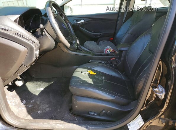 1FADP3F21GL374056 2016 FORD FOCUS Черный Вид салона спереди
