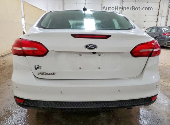 1FADP3F21JL226982 2018 FORD FOCUS Белый Вид сзади