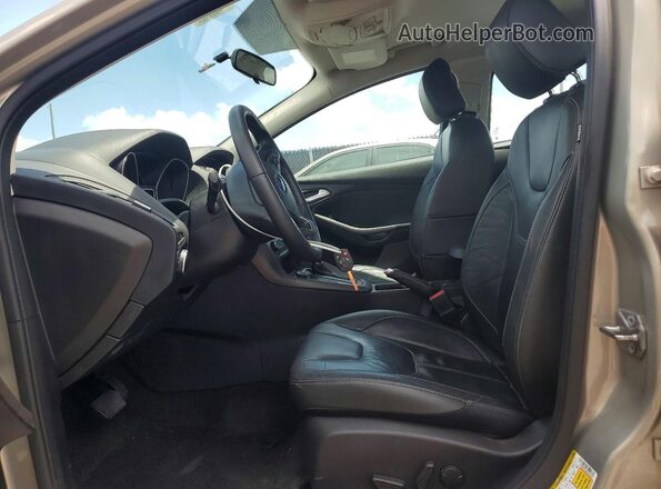 1FADP3F22GL318336 2016 FORD FOCUS Бежевый Вид салона спереди