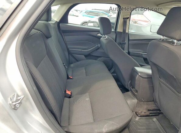 1FADP3F22HL221736 2017 FORD FOCUS Серебряный Вид задних сидений