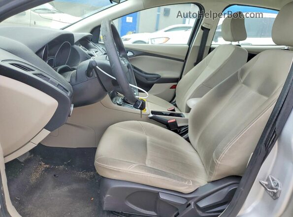 1FADP3F22HL323747 2017 FORD FOCUS Silver Front interior view
