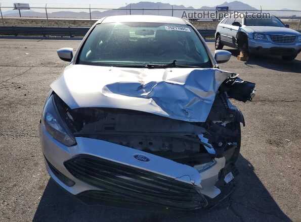1FADP3F22JL278122 2018 FORD FOCUS Silver Widok z przodu