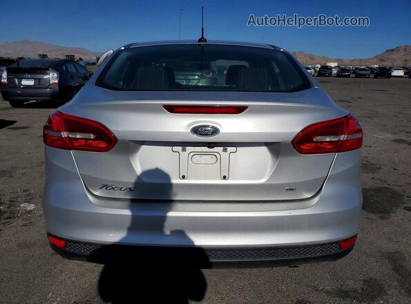 1FADP3F22JL278122 2018 FORD FOCUS Silver Widok z tyłu