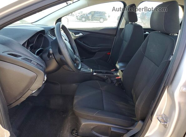 1FADP3F22JL278122 2018 FORD FOCUS Silver Widok wnętrza z przodu