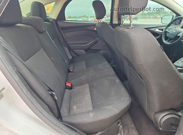 1FADP3F23JL214896 2018 FORD FOCUS White Vista de los asientos traseros