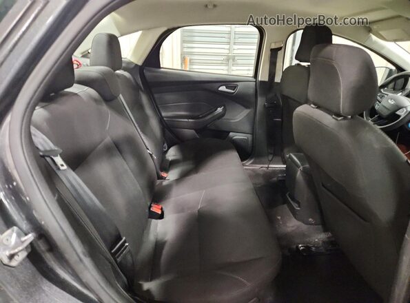1FADP3F23JL278064 2018 FORD FOCUS Gray Widok tylnych siedzeń
