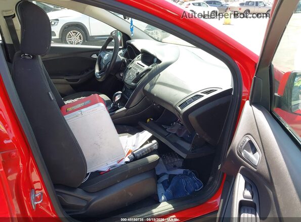 1FADP3F24GL272587 2016 FORD FOCUS Красный Вид салона спереди