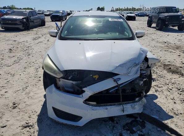 1FADP3F24HL221138 2017 FORD FOCUS Белый Вид спереди