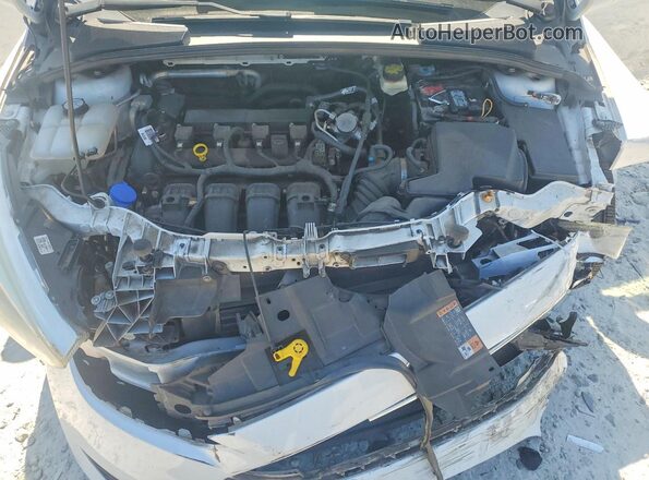1FADP3F24HL221138 2017 FORD FOCUS Белый Вид задней части салона