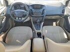 2017 Ford Focus Se Белый vin: 1FADP3F24HL221138