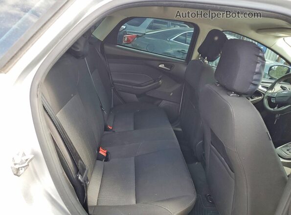 1FADP3F25GL205304 2016 FORD FOCUS Silver Rear seats view