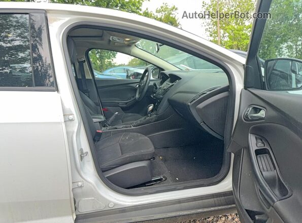 1FADP3F25GL264210 2016 FORD FOCUS White Widok z przodu