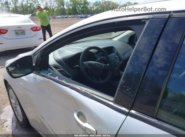 1FADP3F25JL235183 2018 FORD FOCUS Серебряный 