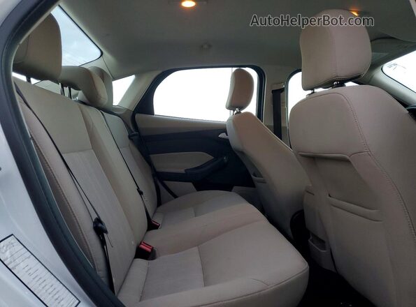 1FADP3F26GL277726 2016 FORD FOCUS White Հետևի նստատեղերի տեսք