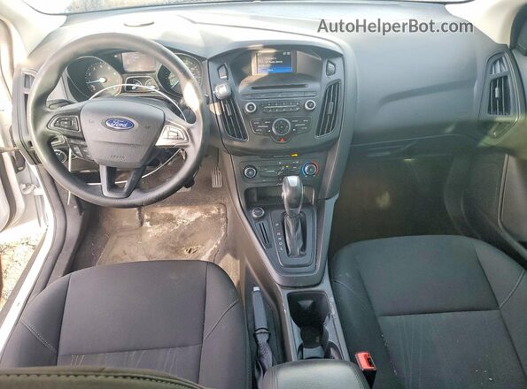 1FADP3F26GL389376 2016 FORD FOCUS White Widok deski rozdzielczej