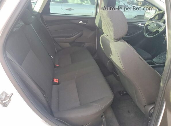 1FADP3F26GL389376 2016 FORD FOCUS White Widok tylnych siedzeń