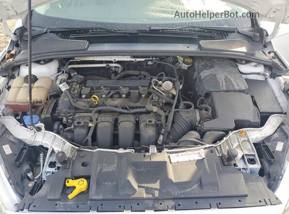 1FADP3F26GL389376 2016 FORD FOCUS White Widok wnętrza z tyłu