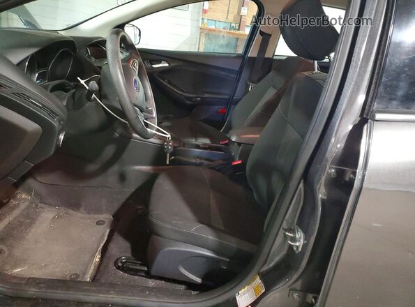 1FADP3F26HL293555 2017 FORD FOCUS Черный Вид салона спереди