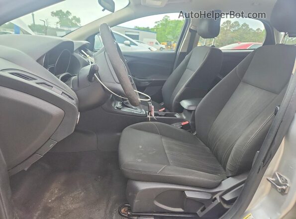 1FADP3F26JL324101 2018 FORD FOCUS Silver Widok wnętrza z przodu