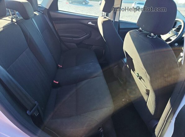 1FADP3F27GL319868 2016 FORD FOCUS White უკანა სავარძლების ხედი