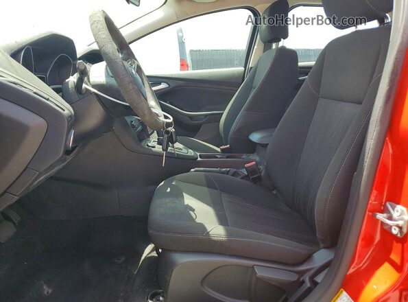 1FADP3F27HL327423 2017 FORD FOCUS Красный Вид салона спереди