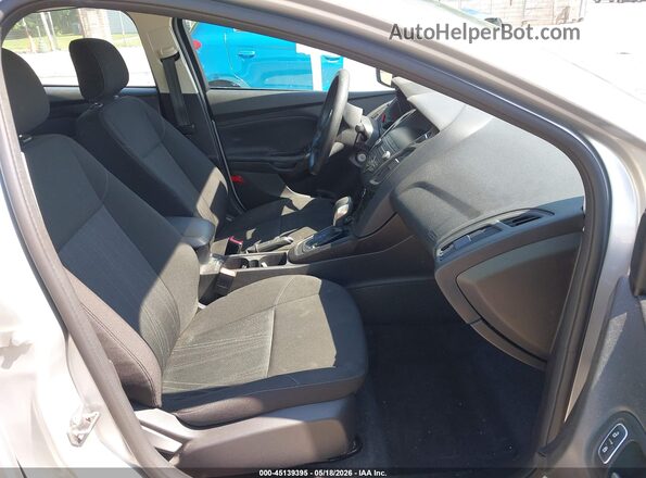 1FADP3F27JL251675 2018 FORD FOCUS Серебряный Вид салона спереди