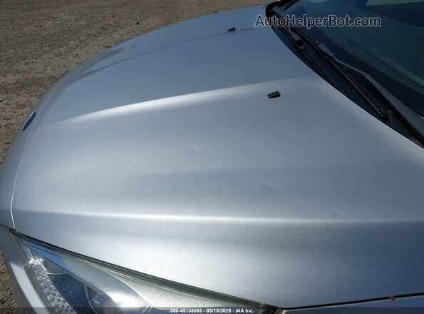 1FADP3F27JL251675 2018 FORD FOCUS Серебряный Вид спереди