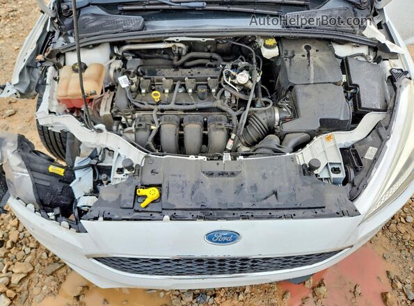 1FADP3F27JL328044 2018 FORD FOCUS Белый Вид задней части салона