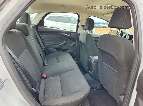 1FADP3F27JL328044 2018 FORD FOCUS Белый Вид задних сидений