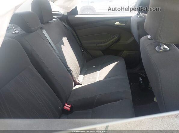 1FADP3F28HL262677 2017 FORD FOCUS Красный Вид наклейки с VIN-кодом
