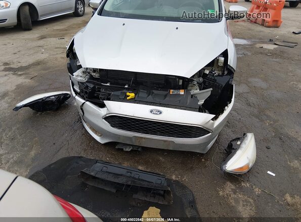 1FADP3F29GL267191 2016 FORD FOCUS Серебряный Вид спереди