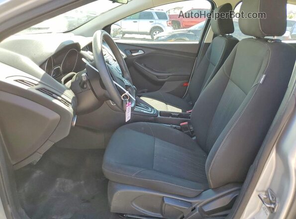 1FADP3F29HL215738 2017 FORD FOCUS Серебряный Вид салона спереди