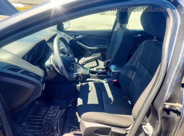1FADP3F29HL326371 2017 FORD FOCUS Серый Вид салона спереди