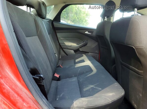 1FADP3F29HL330579 2017 FORD FOCUS Red Вид задніх сидінь